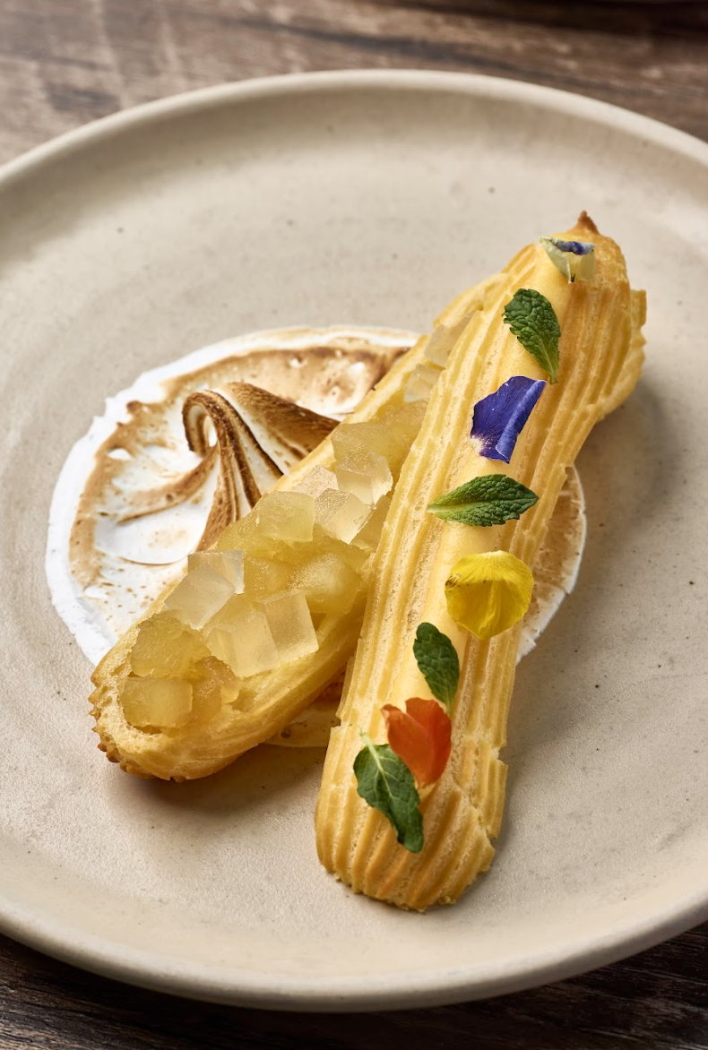 閃電泡芙:加入Mojito雞尾酒醬、青蘋果啫喱及雲尼拿忌廉作內餡