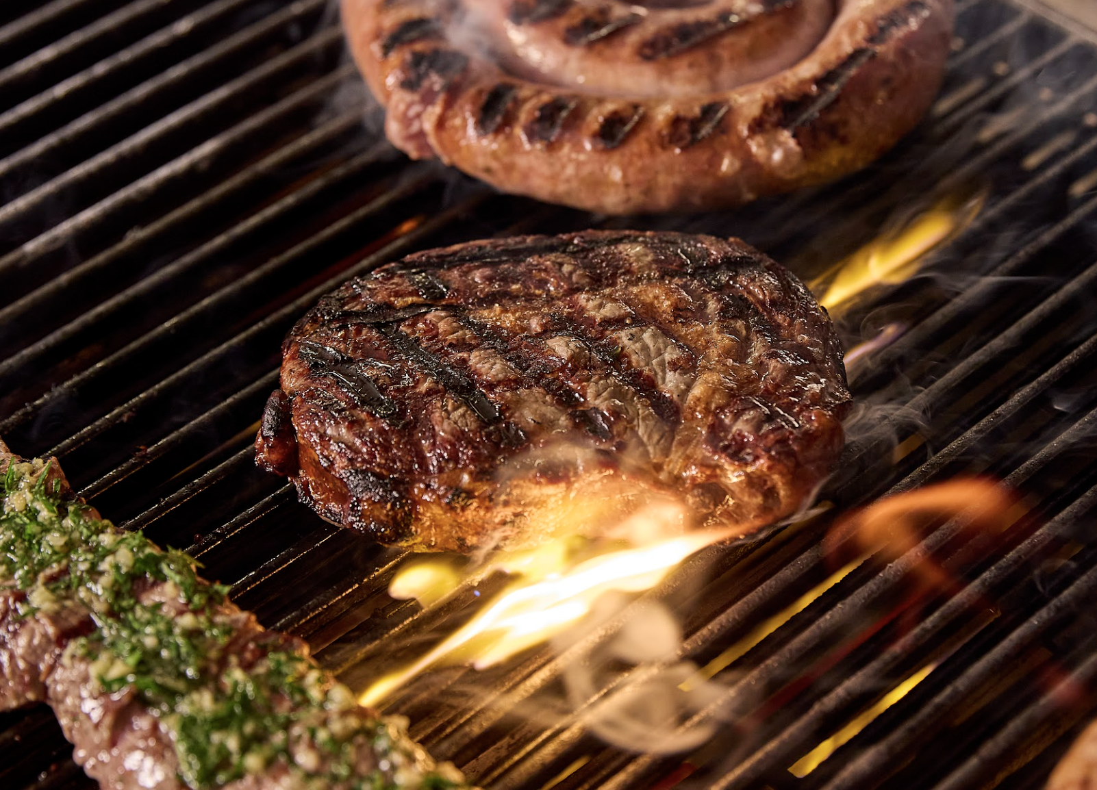 直接從阿根廷多個地區採購最優質豬肉、家禽、烤肉腸Achuras、香草及香料等,務求把拉丁美洲經典美食匯聚其中,一次過向大家展示阿根廷美食精萃。