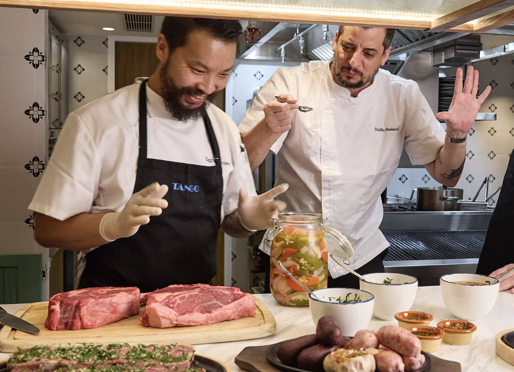 是次週末早午餐菜單由來自蒙古主廚Saruulgerel Enkh-Amgalan(Eggi)預備,選用阿根廷肉類及海鮮等入饌,嚴挑獲獎無數、來自阿根廷Pampas草原放養的草飼肉牛。