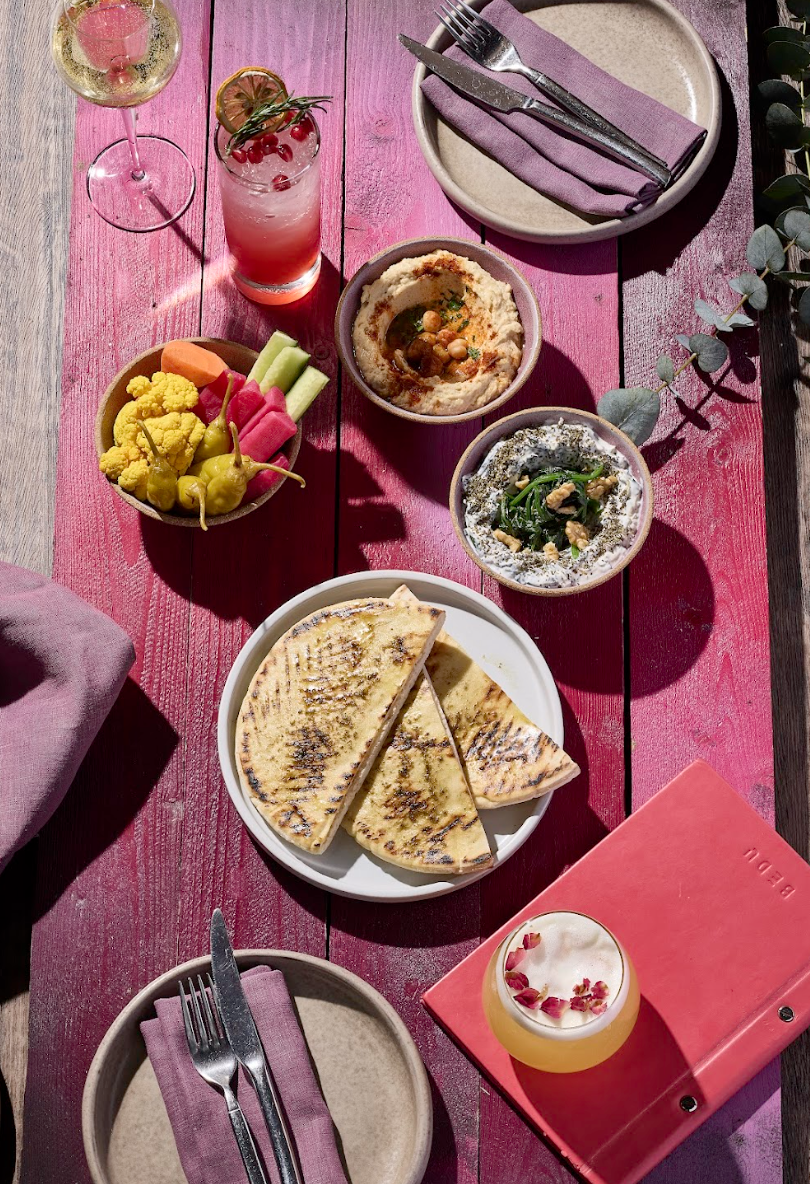 探索隱藏在城市內的中東瑰寶BEDU,為中環美食界注入優雅且活力的異國氣息,餐廳由才華橫溢的新任主廚Ali Ahmadpour 烹製波斯、土耳其及約旦美食,呈現多樣化、精緻風味及特色傳統。