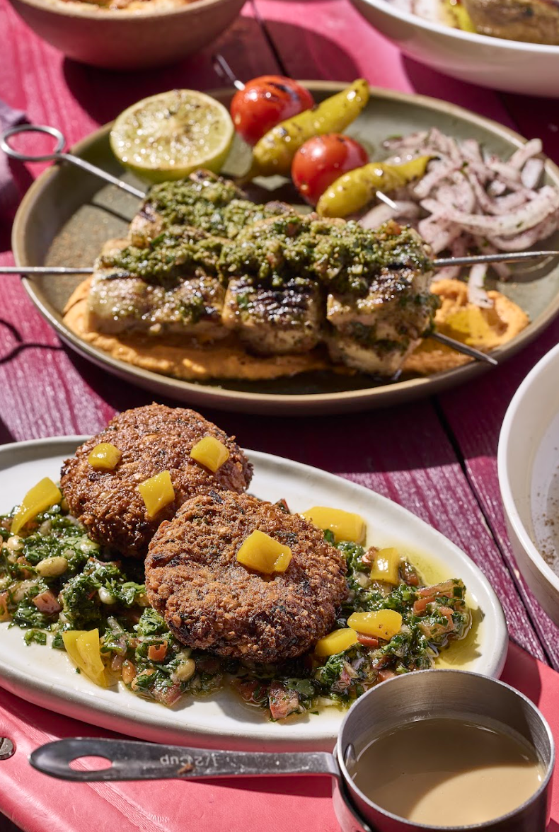 Chickpea Hummus扁豆鷹嘴豆蓉配自家即烤鬆軟扁麵包,鷹嘴豆蓉添上少許橄欖油及香料更為美味