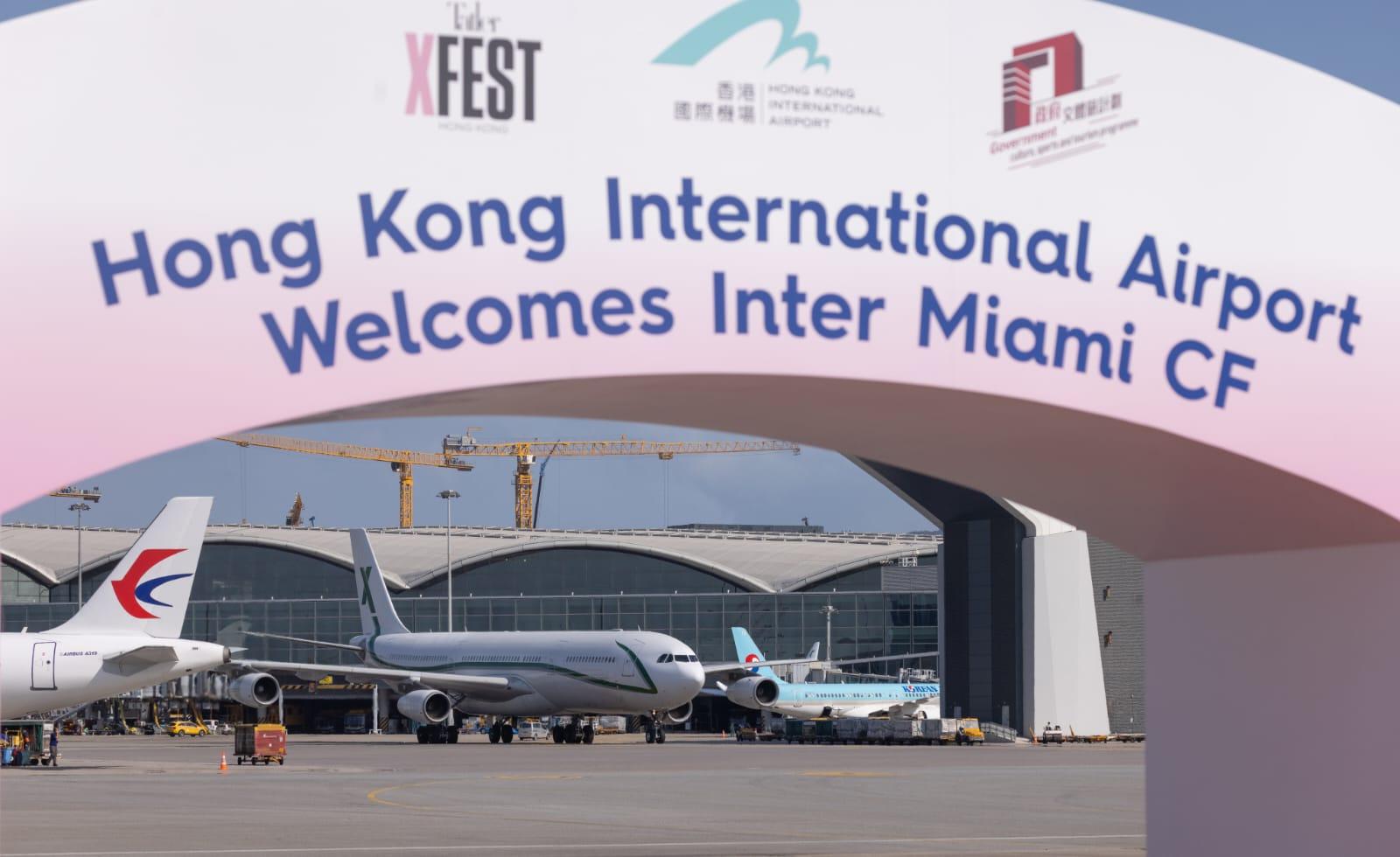 國際邁亞密專機抵達停機坪。(蘇文傑攝)