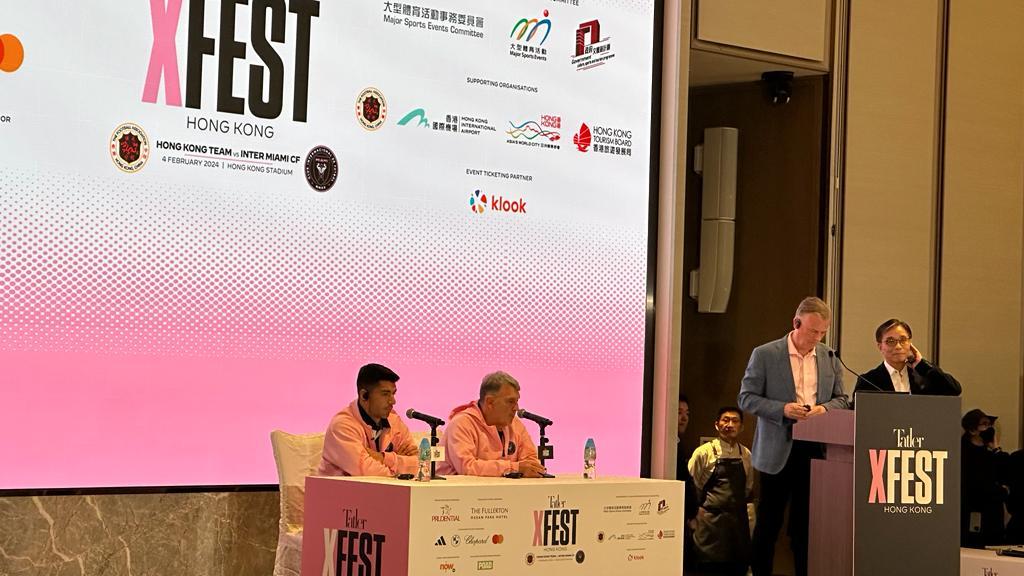 蘇亞雷斯及教練馬天奴出席記者會,美斯暫時未亮相