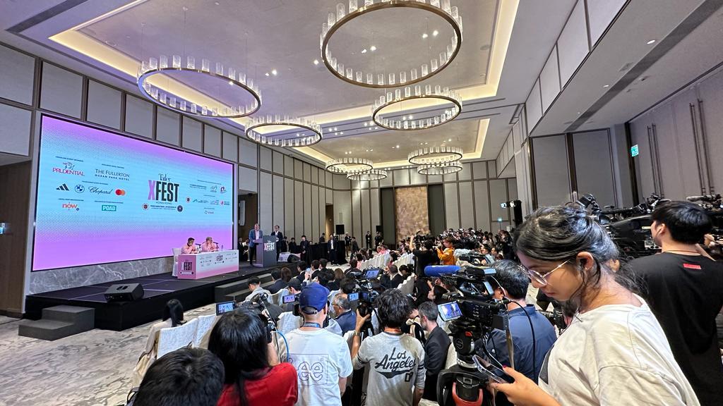 美斯訪香港,記者會有數百名傳媒到場,但美斯沒有出席。