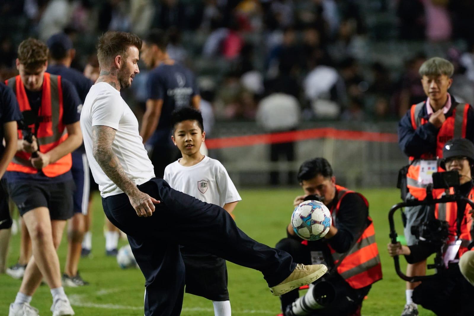 美斯訪香港,國際邁阿密操練後,碧咸主動參與慈善足球活動交流,魅力十足。(蘇文傑攝)