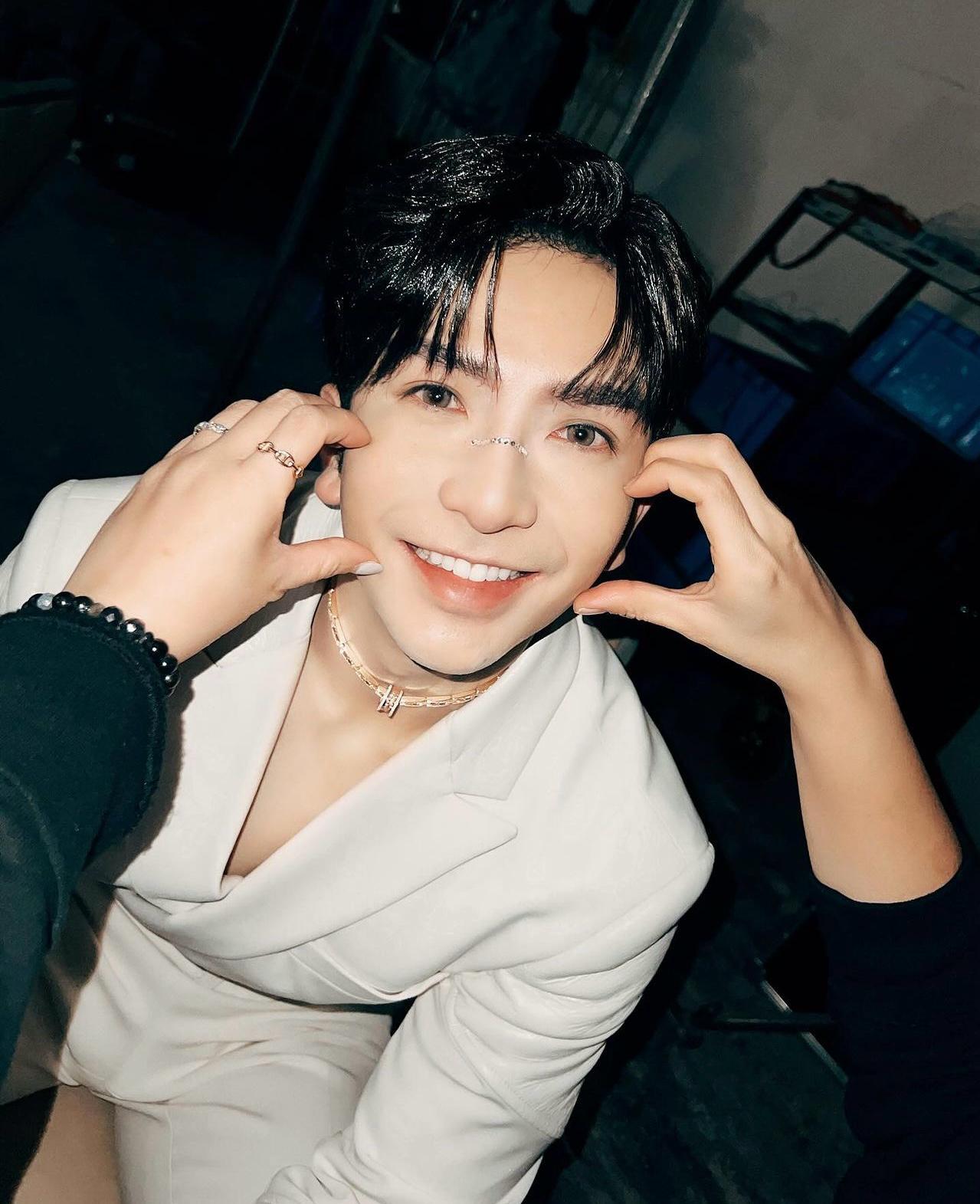 Anson Lo情人節派福利,送「「I 搣 U」可愛相。