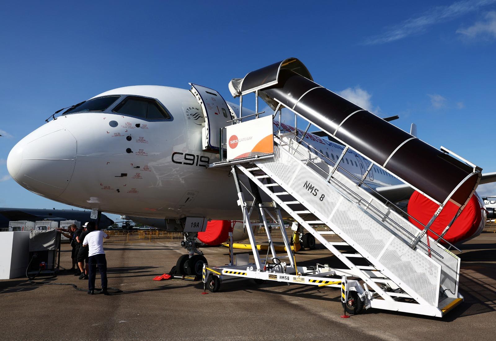 C919|新加坡航展開幕 國產客機亮相呈現階段性發展成果。(路透社)