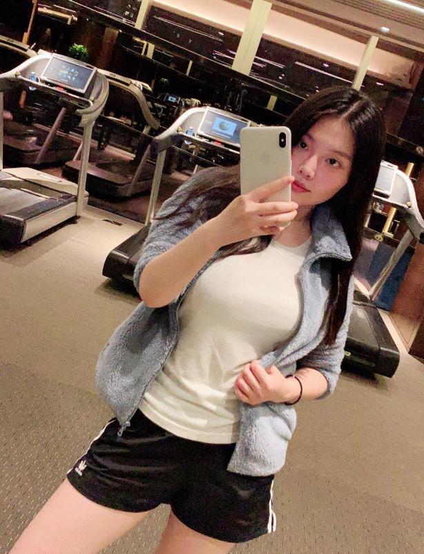 徐冬冬身材突出,也是晶女郎之一。(徐冬冬IG)