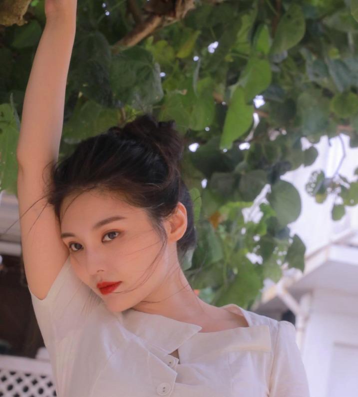 徐冬冬身材突出,也是晶女郎之一。(徐冬冬IG)