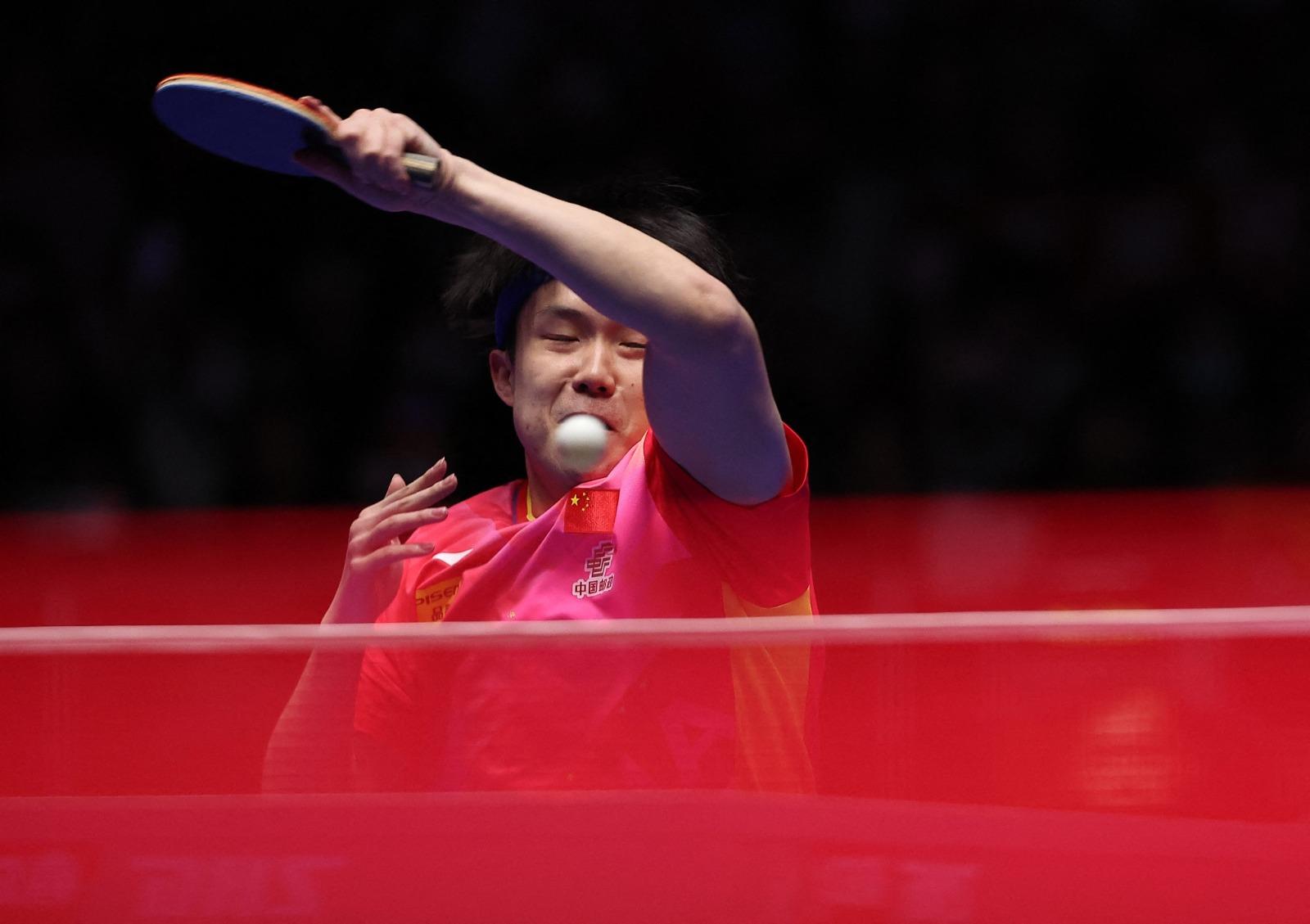 乒乓團體世錦賽男團決賽,樊振東、王楚欽、馬龍、梁靖崑、林高遠組成的中國隊直落3場擊敗法國封王(路透社)