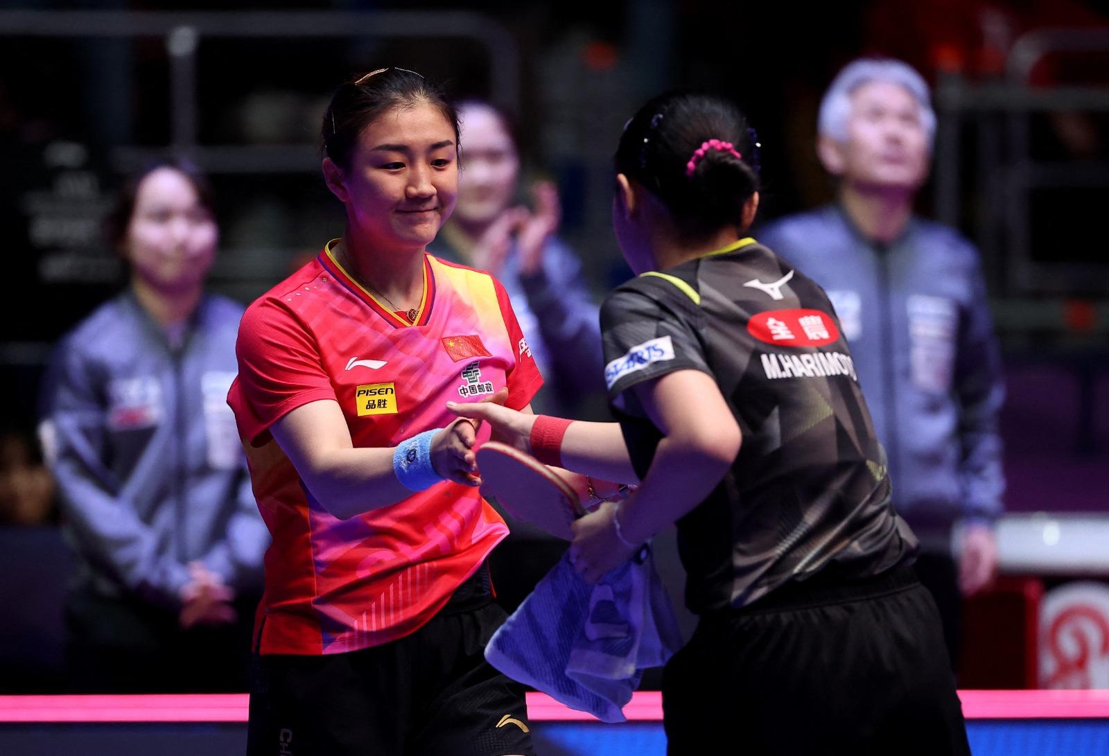 乒乓團體世錦賽女團決賽,中國的孫穎莎、陳夢、王曼昱、王藝迪、陳幸同 挫日本封后(路透社)