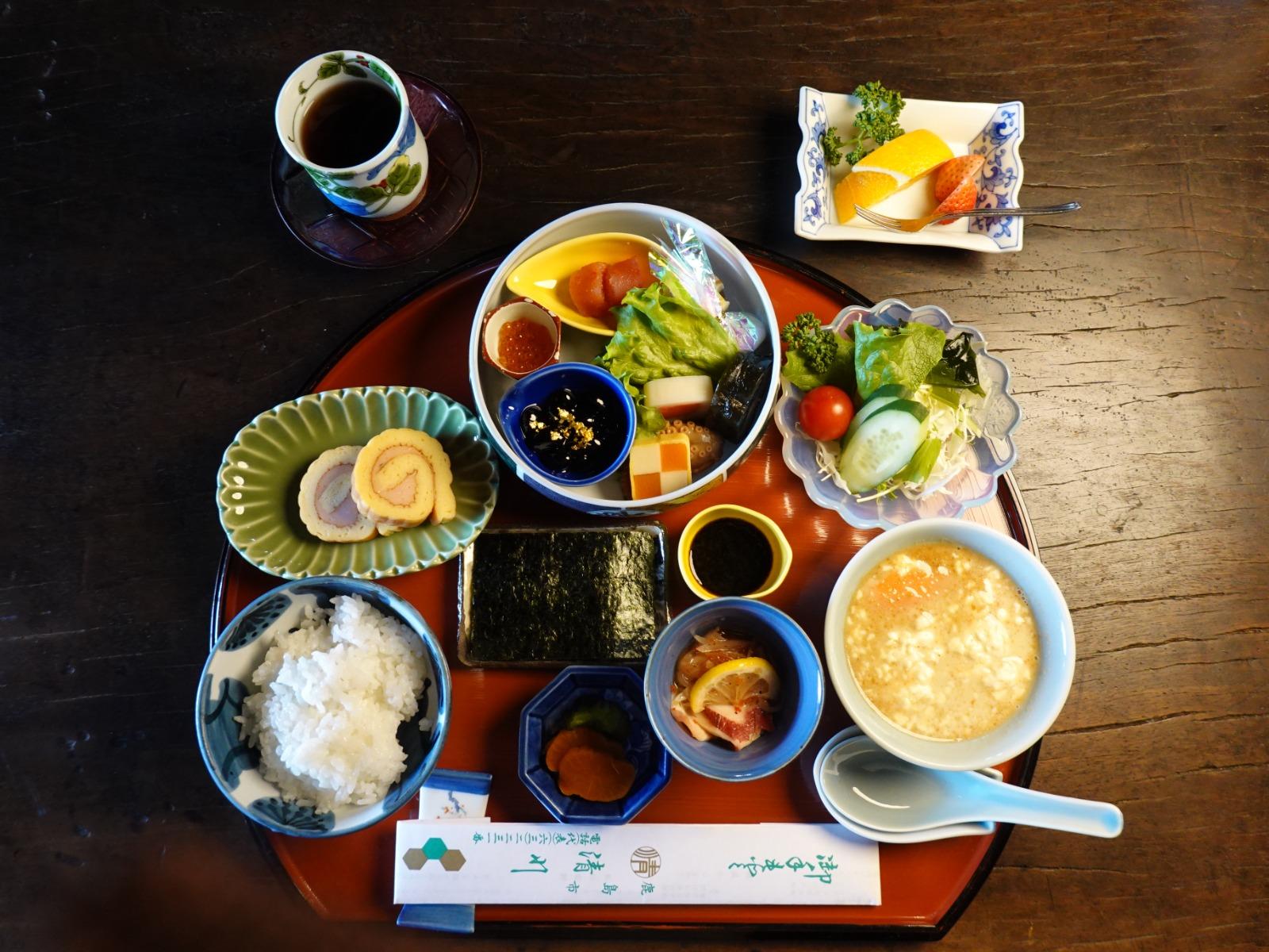 福岡景點 兩人入住套房每晚¥45,000(約港幣 $2,340),4人入住的話,每人只需¥14,500,房價已包豐富早餐,非常抵住!要留意住客需透過館內平板電腦自行check-in。