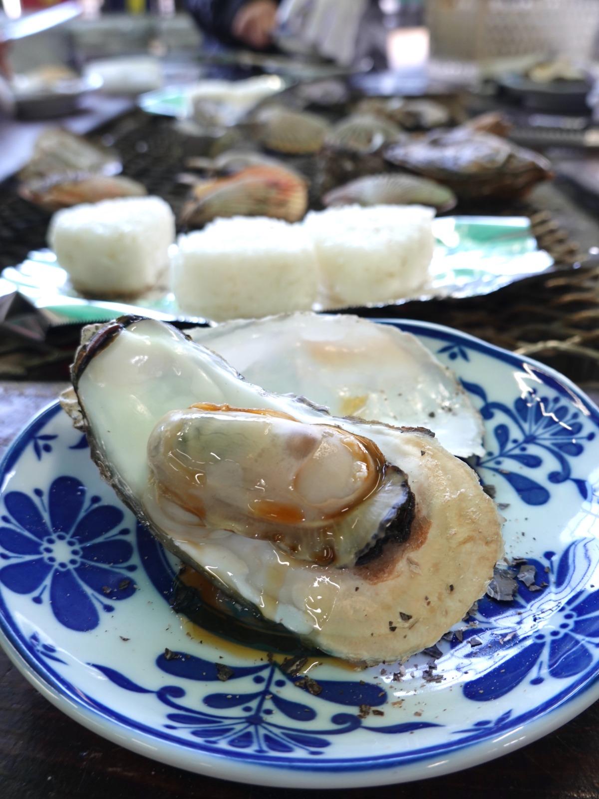 燒至半熟的蠔肉脹卜卜,肥厚鮮味又多汁