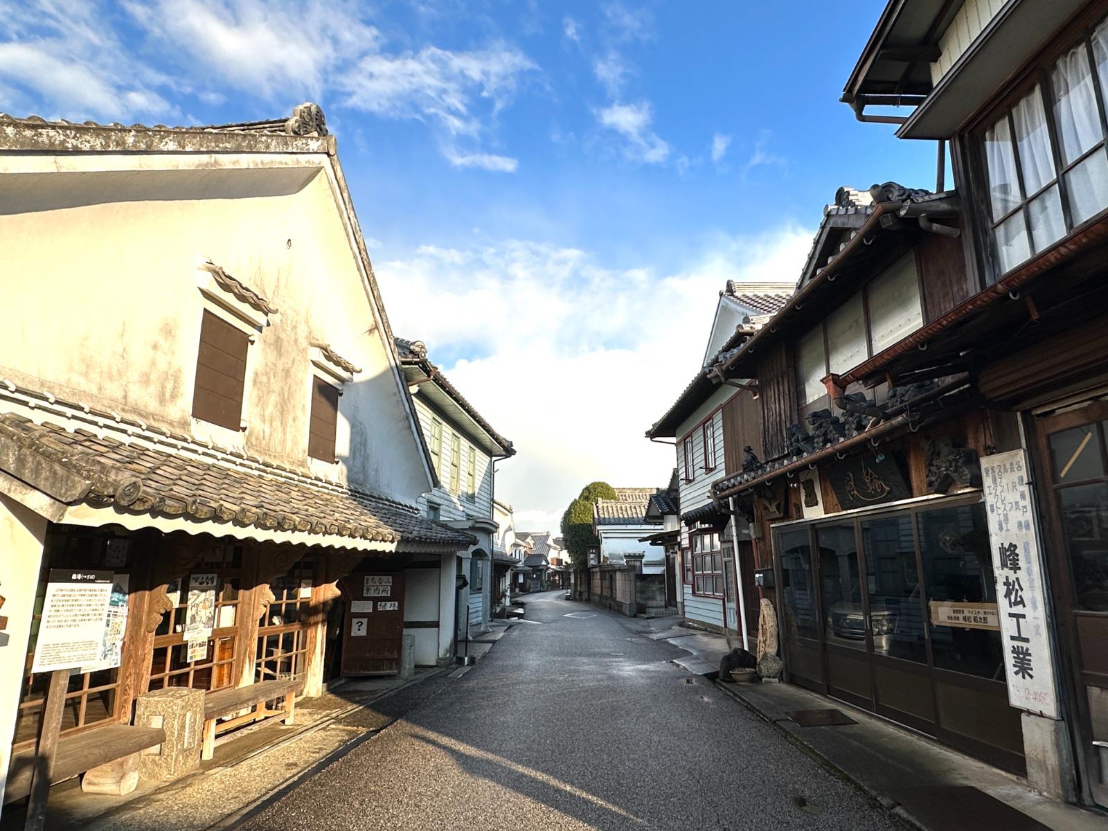 福岡景點 被國家認定為「重要傳統的建築物群保存地區」的「酒藏通」, 仍有約6間酒造在釀酒。