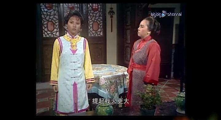 盧宛茵(右)曾與周海媚合作。(影片截圖)