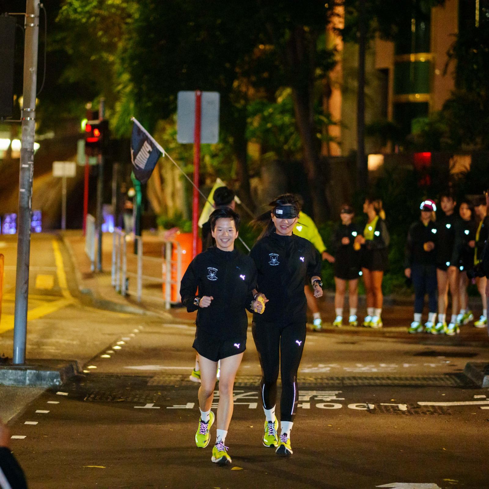 本地視障全馬跑手Inti Fu現身支緩視障人士 演示領路法及領跑法