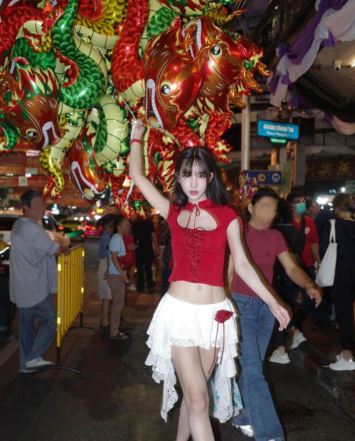 農曆新年期間,Yoshi上載多輯靚相滿足廣大網民。