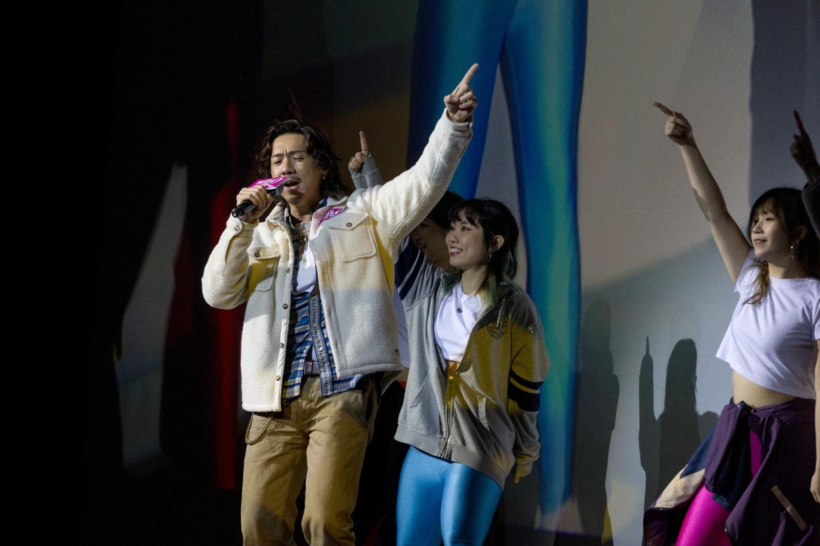 張繼聰在《飯戲攻心2》電影首映見面會上即場跳唱《Monica》。