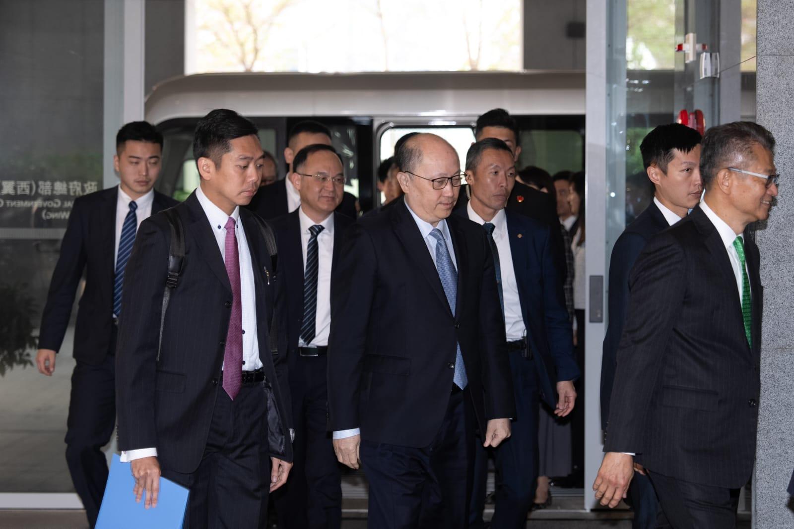 中聯辦主任、中央駐港國安公署署長鄭雁雄亦在場。(林靄怡攝)