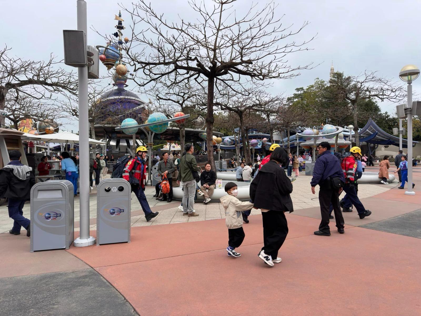 迪士尼過山車飛越太空山故障(網上圖片)