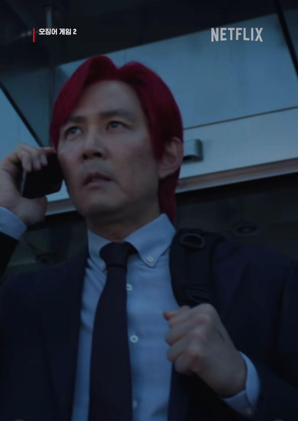 在今日官方釋出的宣傳短片中,李政宰以紅頭髮現身。