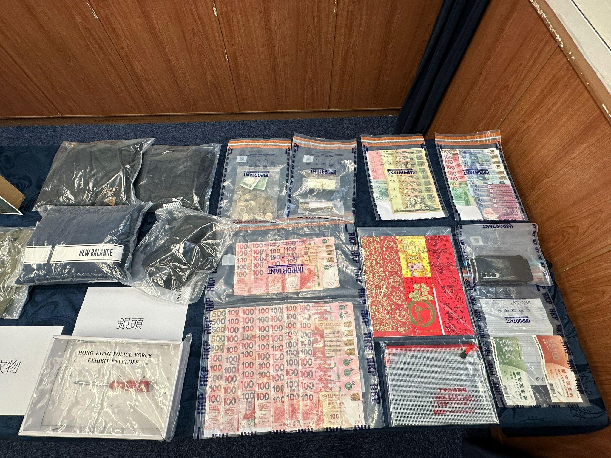 西九龍總區重案組於反爆竊行動拘捕一名連環爆竊犯,涉及13宗發生在九龍和新界區的爆竊案;另外深水埗警區搗破一宗酒樓爆竊案,拘捕3名男子。