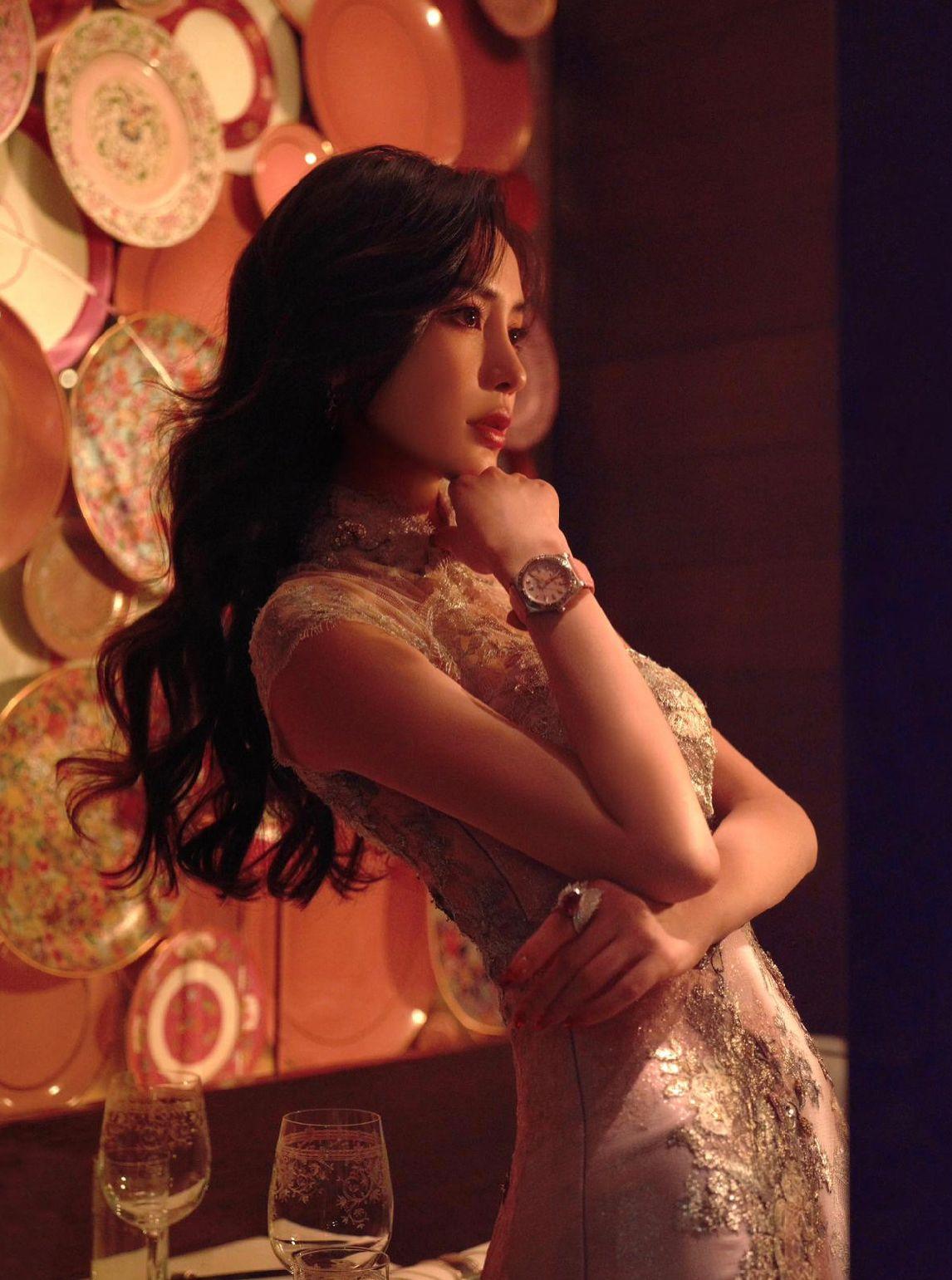 Angelababy華麗出席英國BAFTA晚會。