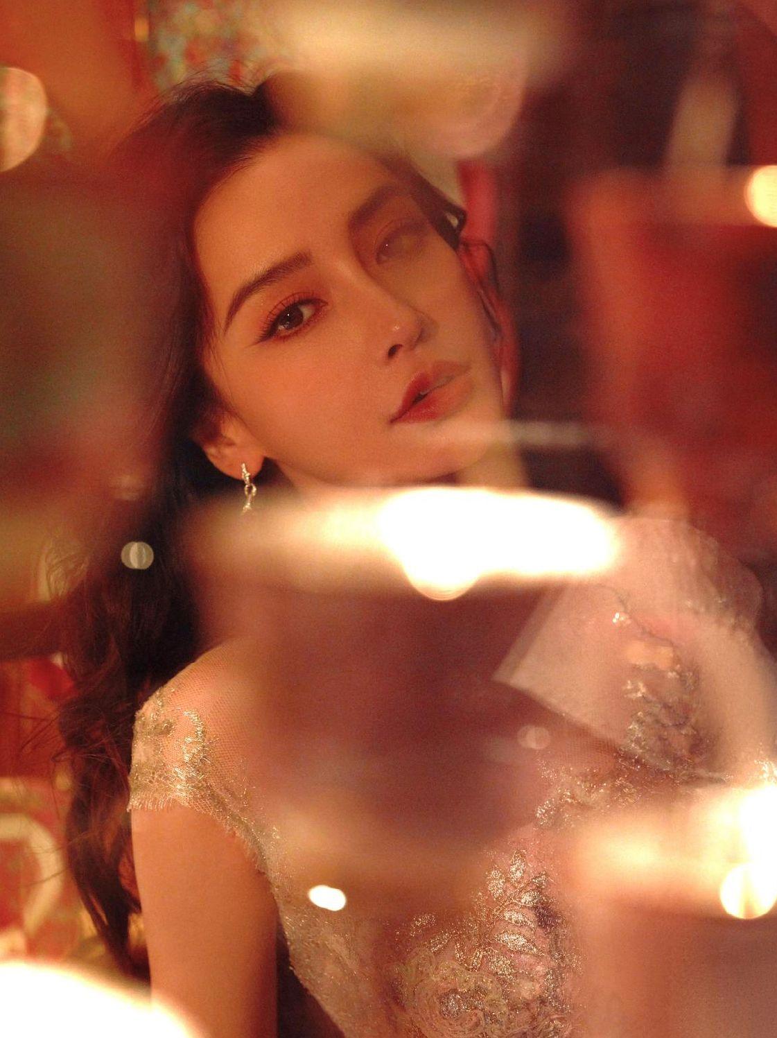 Angelababy華麗出席英國BAFTA晚會。