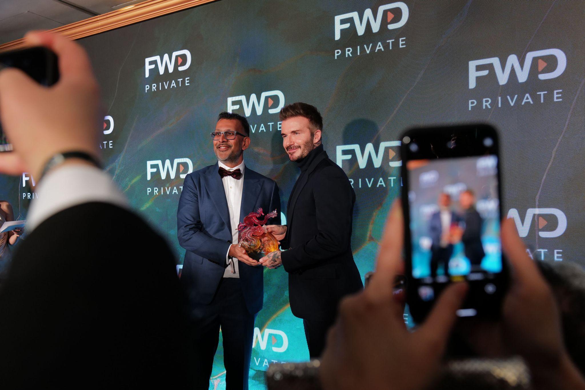 碧咸一落機馬上出席是次發布會。