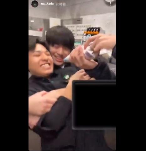 日本連鎖火鍋店員工喪玩 唧忌廉入同事口 累公司道歉(有片)