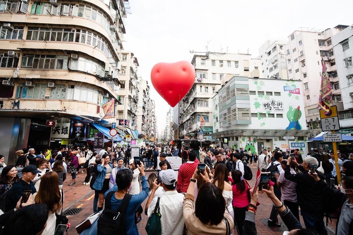 Chubby Hearts「細紅心」今日「快閃」現身深水埗桂林街。(活現香港提供)