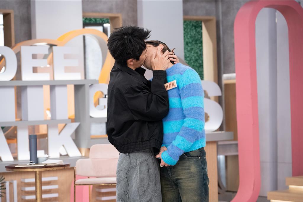 柯震東與林哲熹最後都有照做,瞬間全場沸騰!