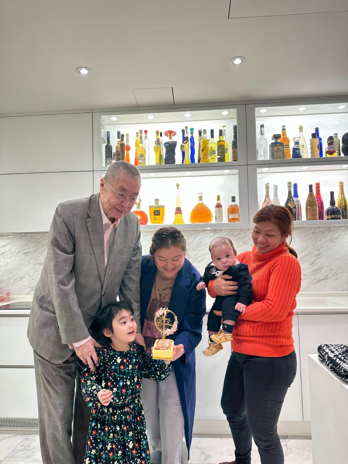 孫穎本來有四名外籍家傭,早前在美國時其中三人因失職先後被炒,現只剩一個工人。