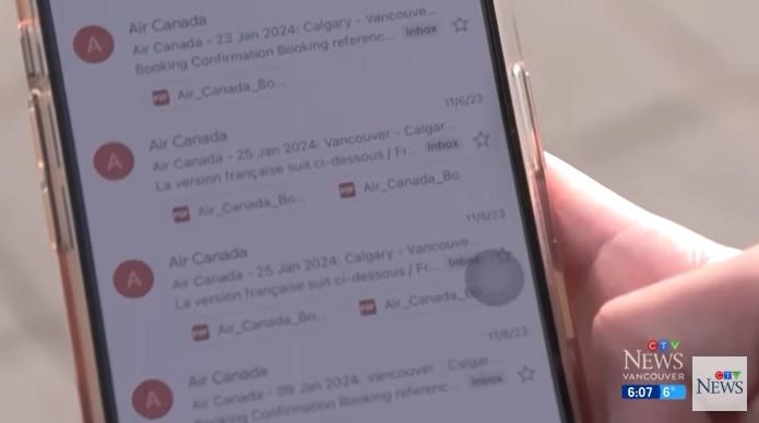 Tim Chen搜尋航班資料。(互聯網)