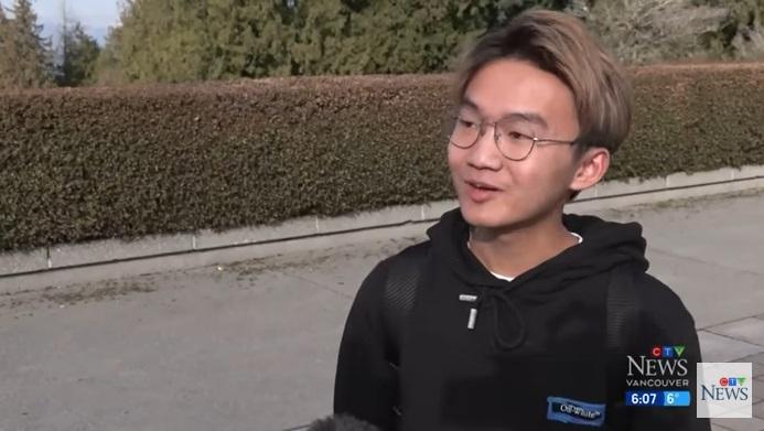 Tim Chen為節省房租,所以搭飛機返學。(互聯網)