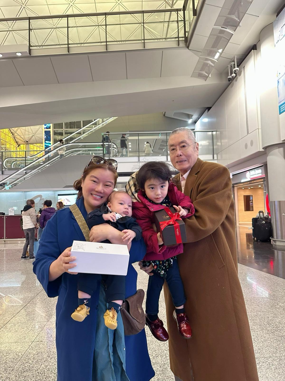 劉詩昆下月滿85歲,並首度一家四口於今日共度情人節。