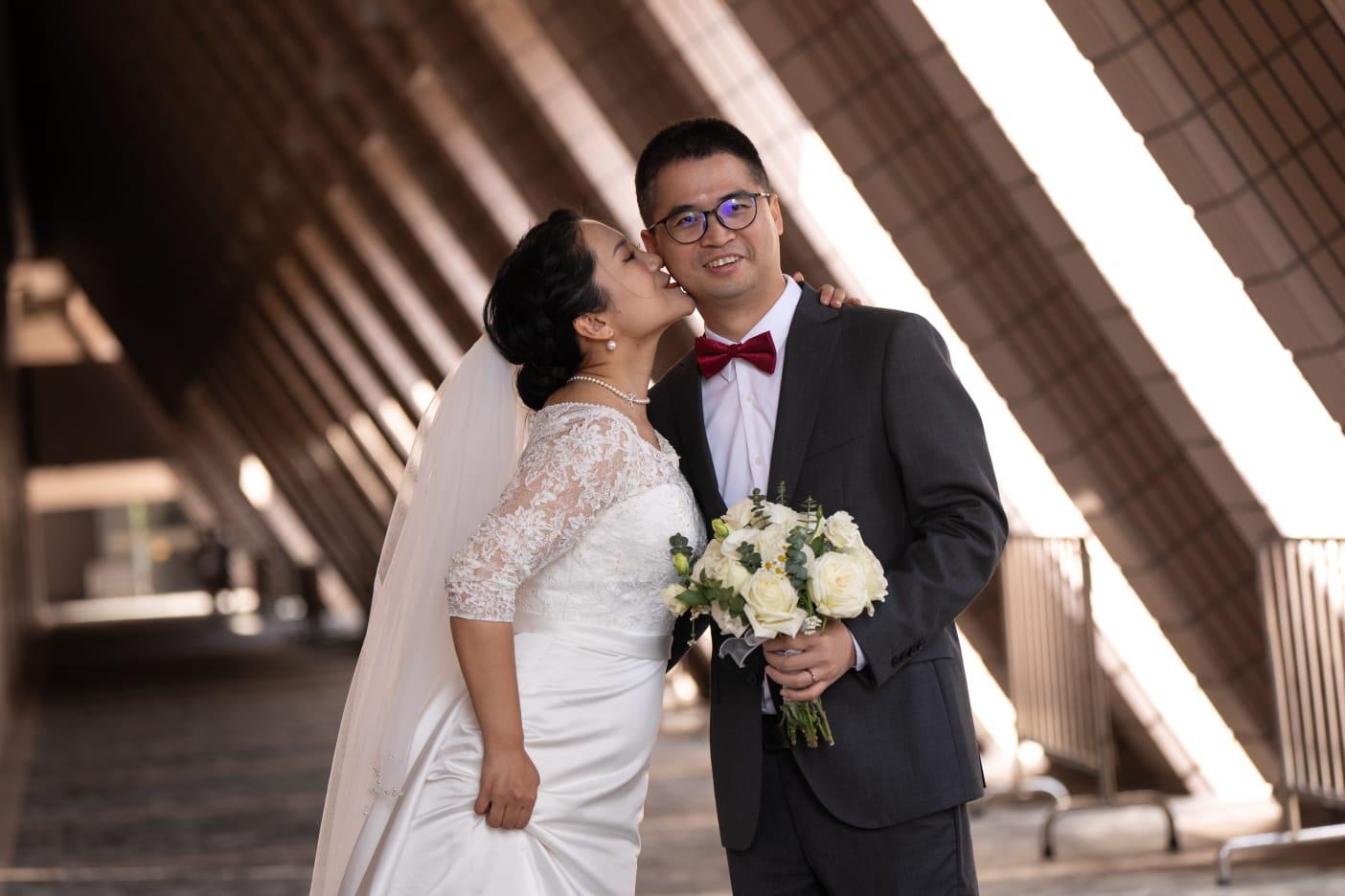 情人節2024|今日有180對新人登記結婚,圖為另一對新人。(林靄怡攝)