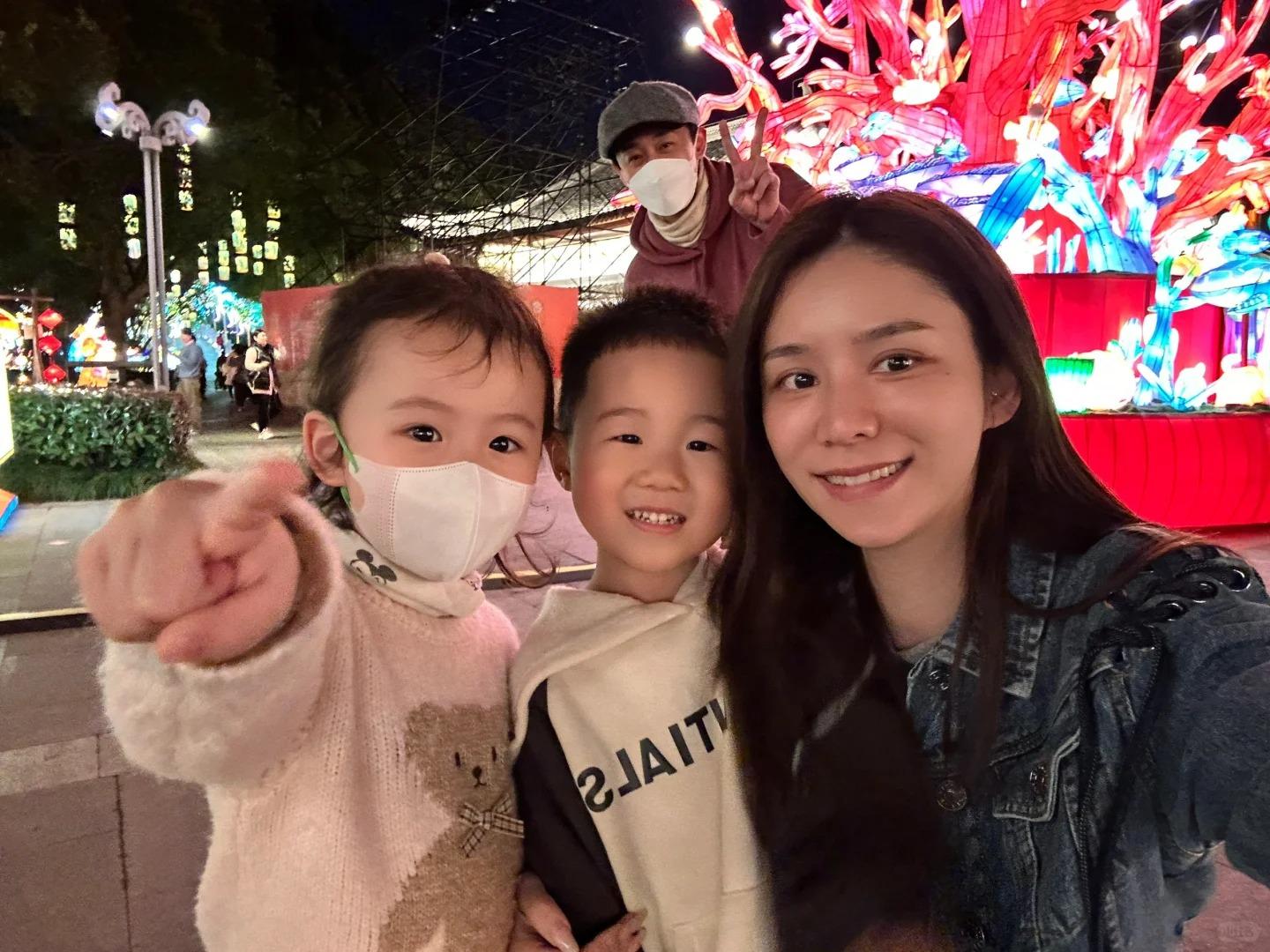 林峯全家照戴賊仔帽被網民指老了十歲(張馨月小紅書)