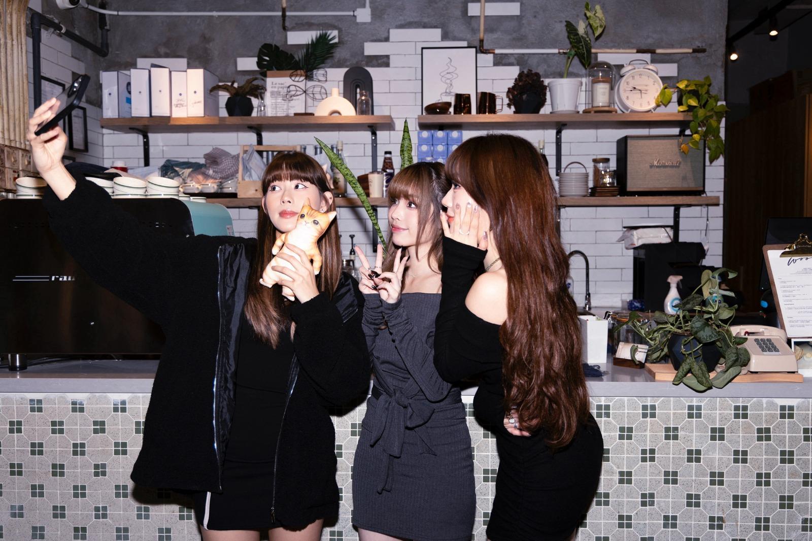 EOS今年3月30日合體到高雄參與年度大型音樂節「大港開唱」演出。