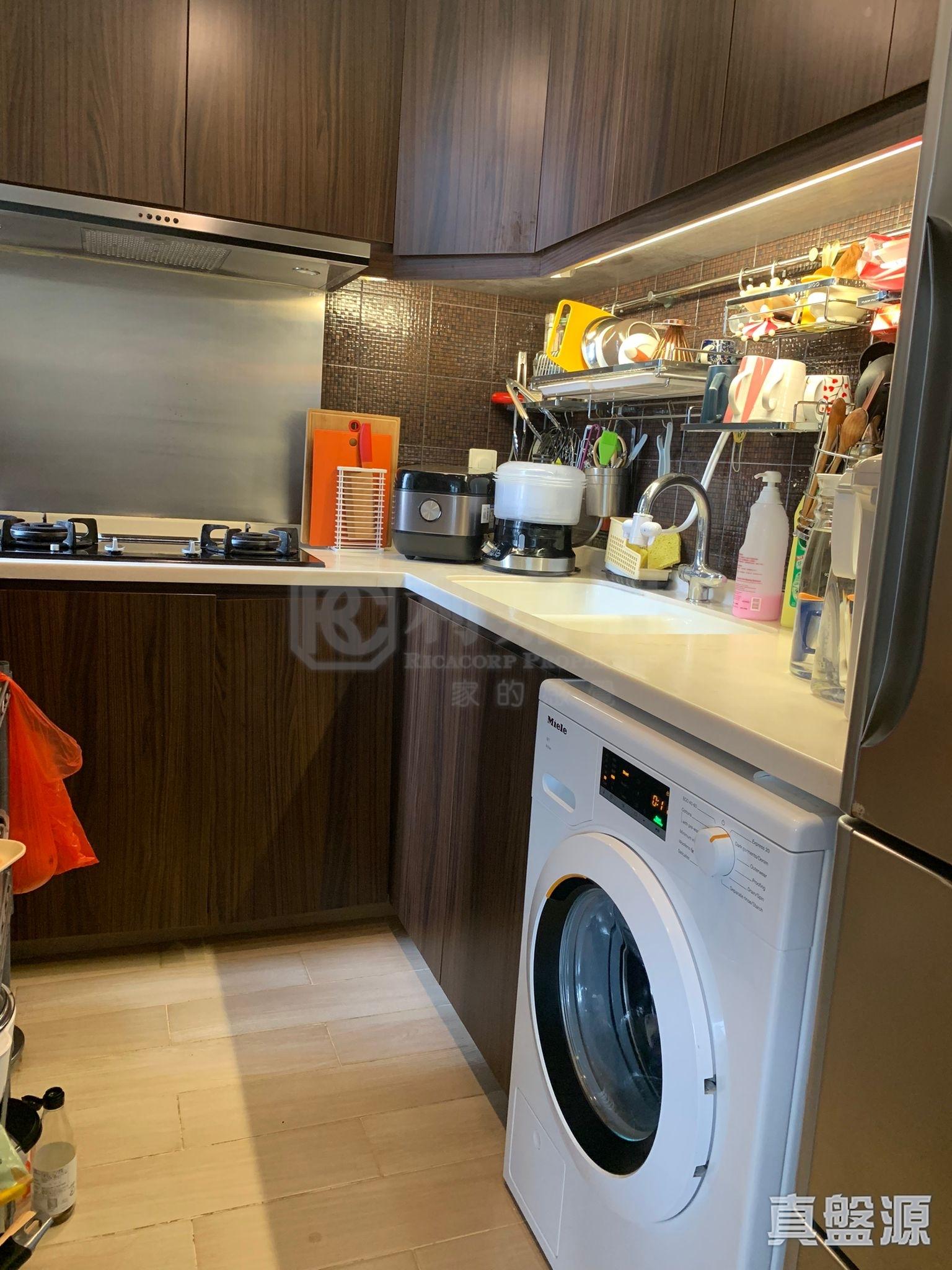 廚房間隔闊落,配套算新淨。(代理提供)