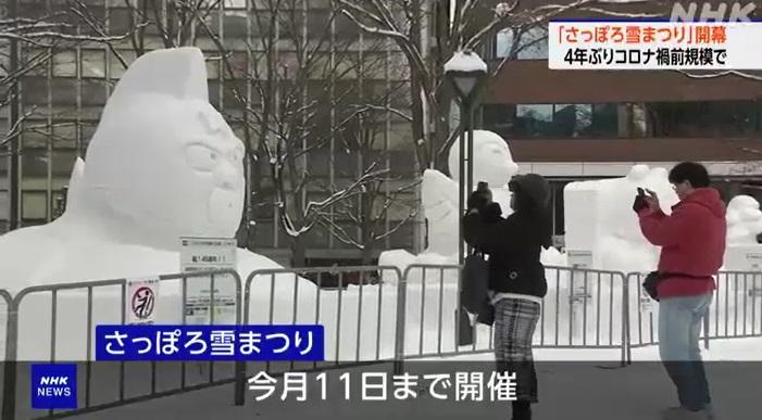 民眾為雪雕拍照。(互聯網)