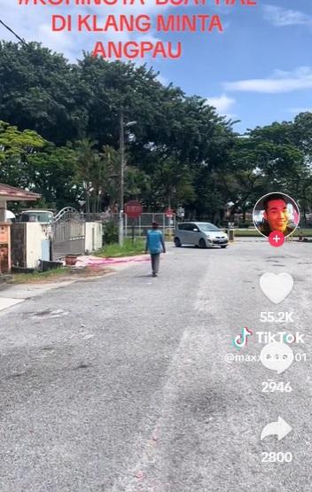 男居民緊隨其後。(互聯網)