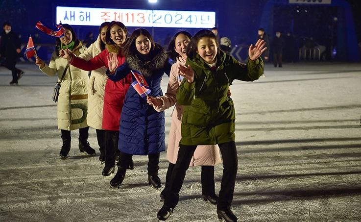 平壤民眾參與2023除夕倒數與迎接新年活動。(資料圖片)