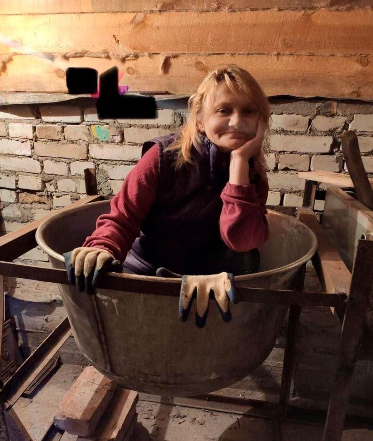 斯韋特蘭娜進行神秘儀式,希望丈夫「復活」。(互聯網)