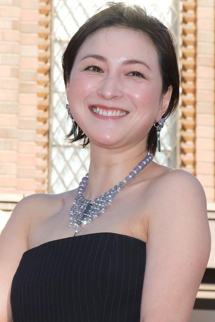 廣末涼子宣布自戶門戶開個人公司「株式會社R.H」,正式復出藝能界。