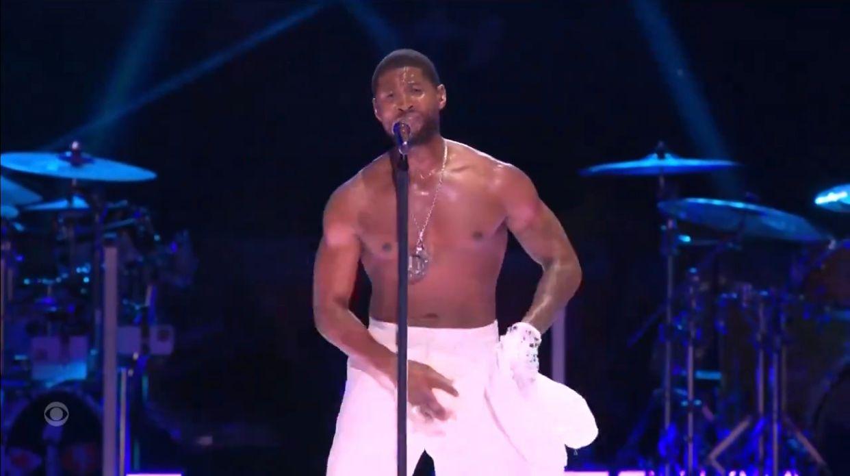 今屆超級碗中場表演由美國天王Usher領軍表演。