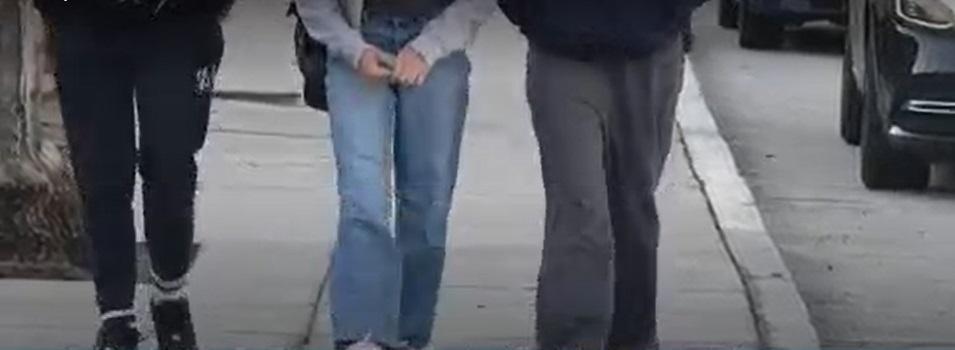 教育部門建議家長鼓勵孩子與朋友討論此案。(互聯網)