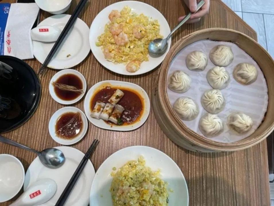 內地網民抱怨新加坡飲食消費高。(互聯網)