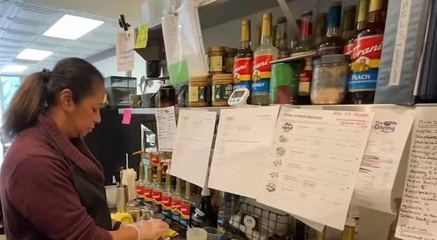 老闆娘拉舍塔里奈娜聲稱遭Tesla棄單4000個焗批,令她損失慘重。(互聯網)