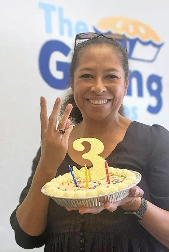 拉舍塔里奈娜用心經營自家烘焙店。(互聯網)